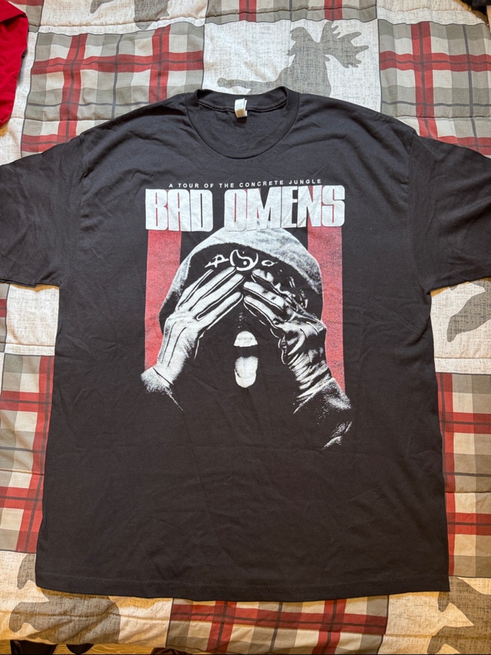 Bad omens, concrete jungle tour shirt